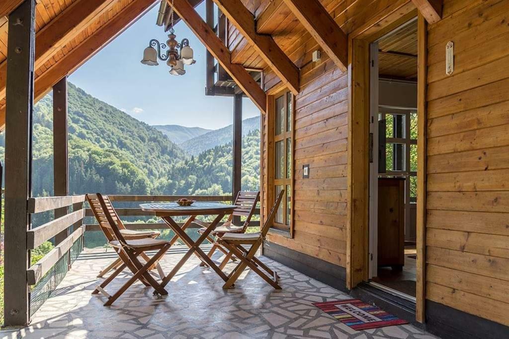 Florile Bucegilor Villa Sinaia Exteriör bild